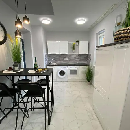 Daylight Center Apartman *