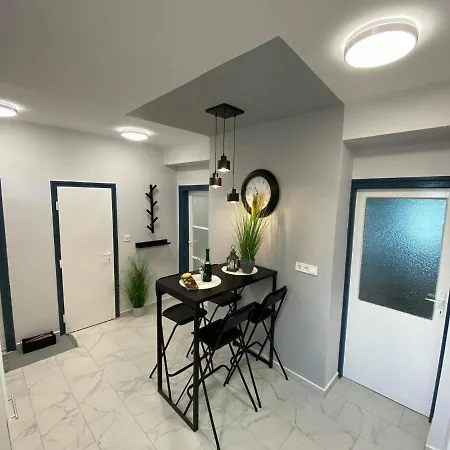 Daylight Center Apartman *