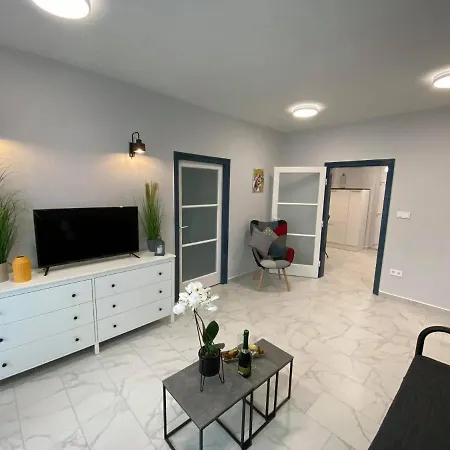 Daylight Center Apartment *