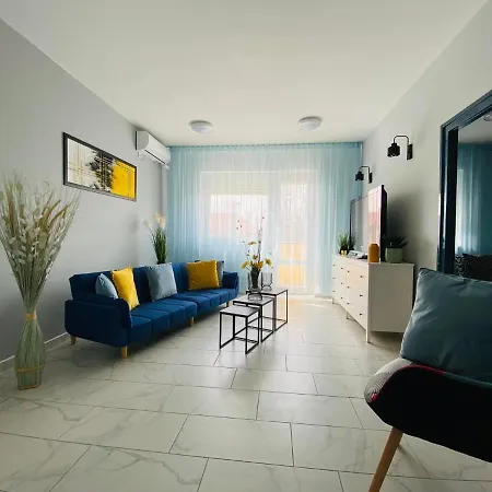 Daylight Center Apartment *